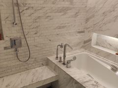 -上海滴水湖皇冠假日酒店