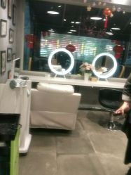 -时尚殿堂明星门店