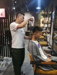 -MOVAN  HAIR莫凡匠人发型屋