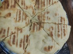 青稞饼-乳仔牛牦牛汤锅 烤羊排(松潘古城店)