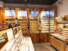 -LOOK眼镜·蔡司依视路配镜(宝山万达店)