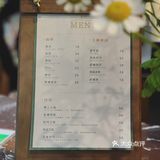 新店｜若這一束吊燈傾瀉下來，或在杯中繪成繾綣星河。