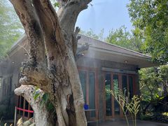 -Chom Cafe and Restaurant