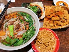 -爆炸头阿姨小四川正宗川味小吃(无任何分店)