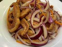 郑庄圆葱拌脂渣-船梆煮•蒸汽海鲜·炉火烤肉(五四广场店)