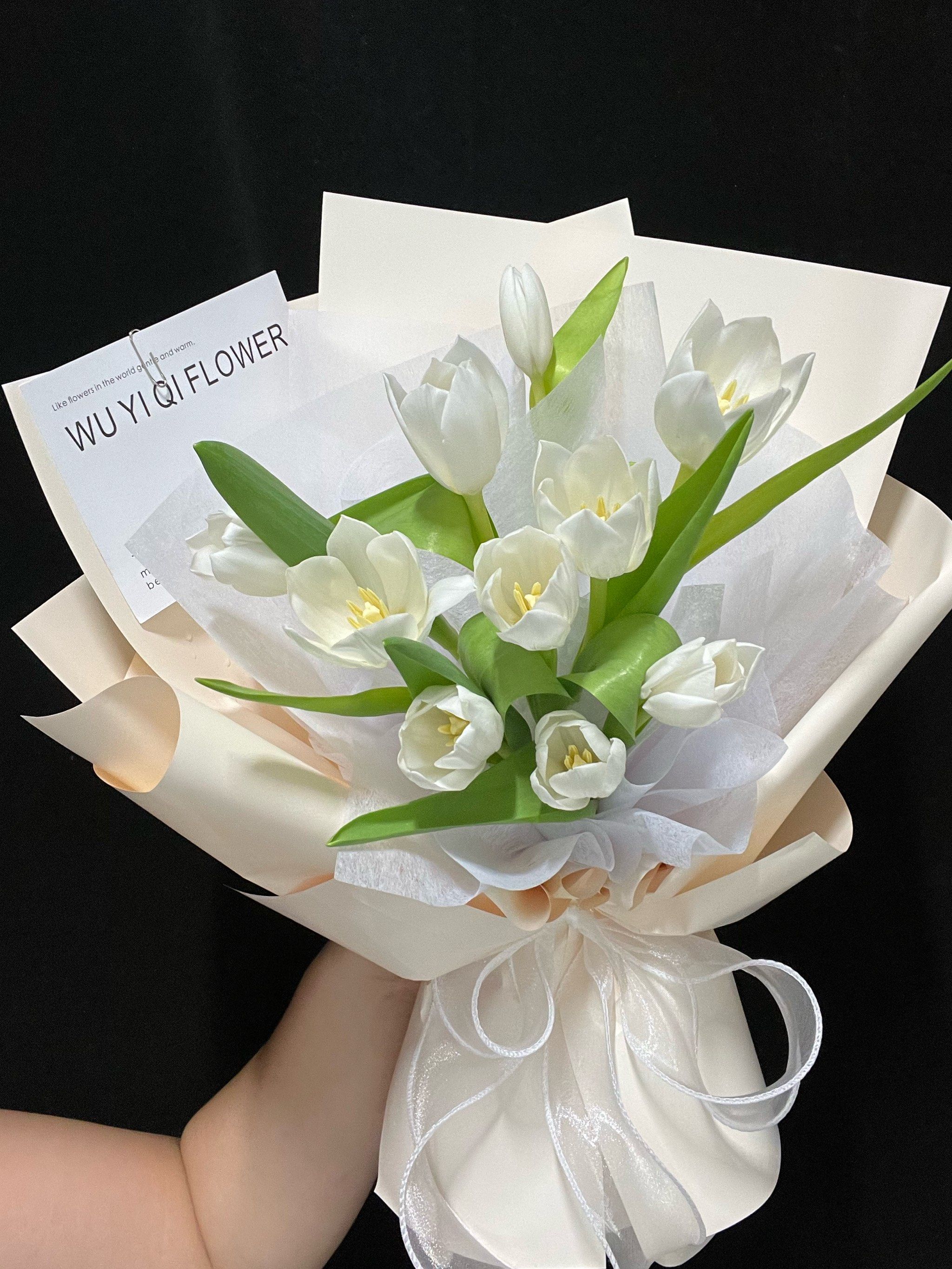 白色郁金香花束