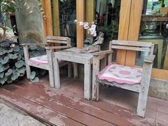 -Chom Cafe and Restaurant