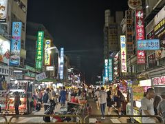 -六合夜市