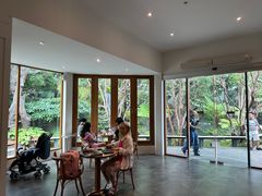 -Chom Cafe and Restaurant