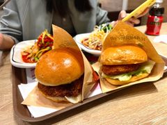 安格斯牛肉芝士堡-魏家凉皮(博水商务大厦店)