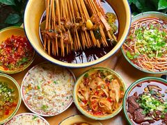 -拈签一笑黄牛肉辣卤串串