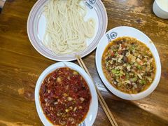 -歹歹的加个面过油肉拌面