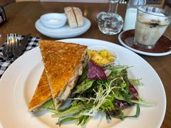 -ROAST coffee & eatery