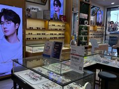 -光明眼镜·蔡司授权(徐泾店)