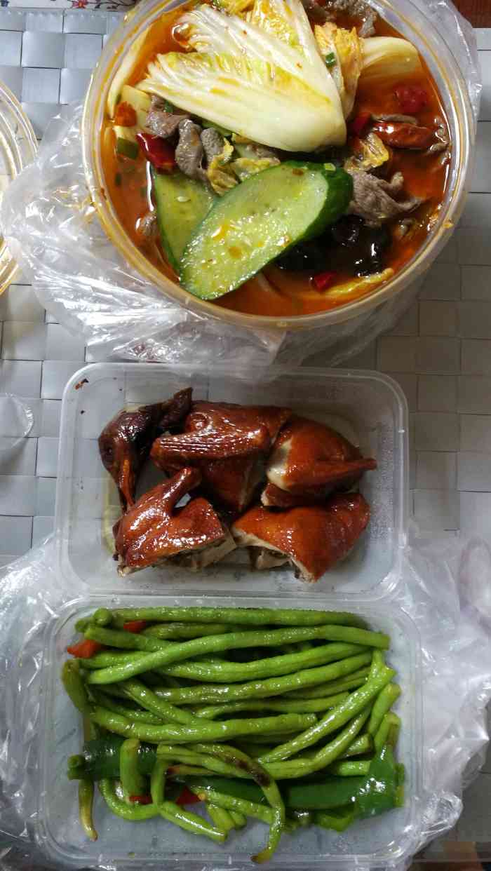 打分 一个人吃这么多,会不会太过分?外卖回来的乳鸽皮还是脆的,好评.