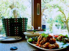 -Chom Cafe and Restaurant