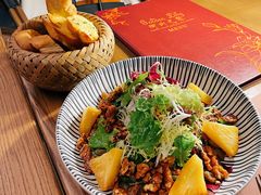 烤菠萝色拉-Golden Lily河内巴黎法越料理餐厅(建国西路店)