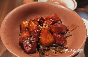 Osmanthus Scented Rice-Stuffed Huangzhou Dongpo Pork