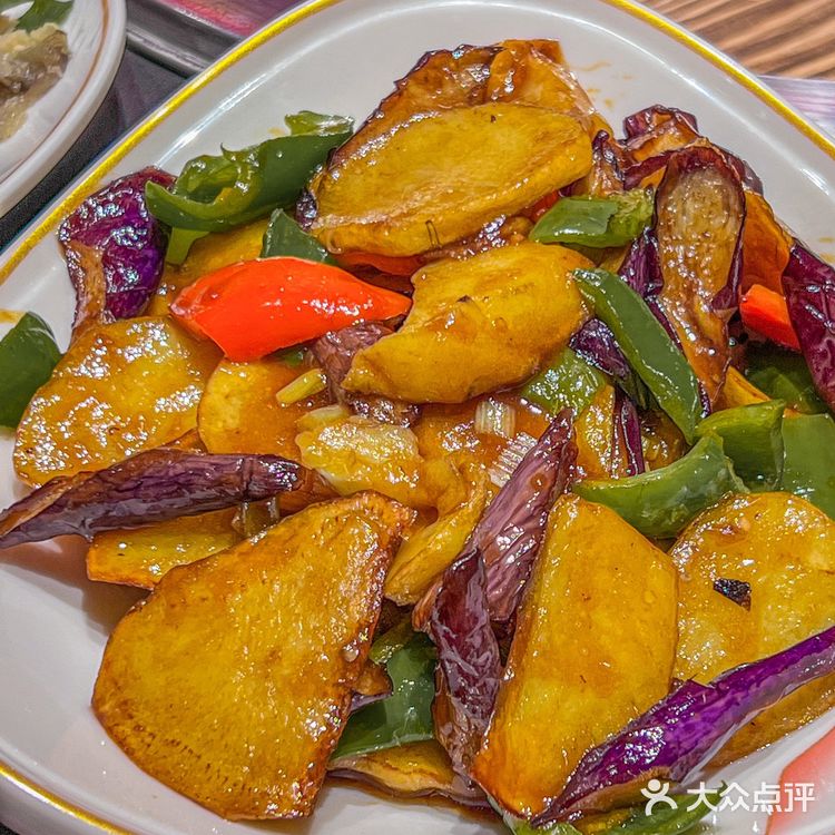 在杭州的东北银入冬仪式感就是铁锅炖大鹅啊