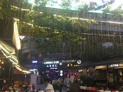 -刘姐啤酒鱼民族演艺餐厅(西街总店)
