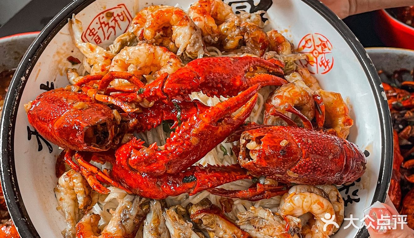 哎呦喂‼️又到了炫小龙虾的季节啦🦞