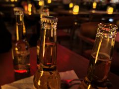 -FOUR PLAY BAR