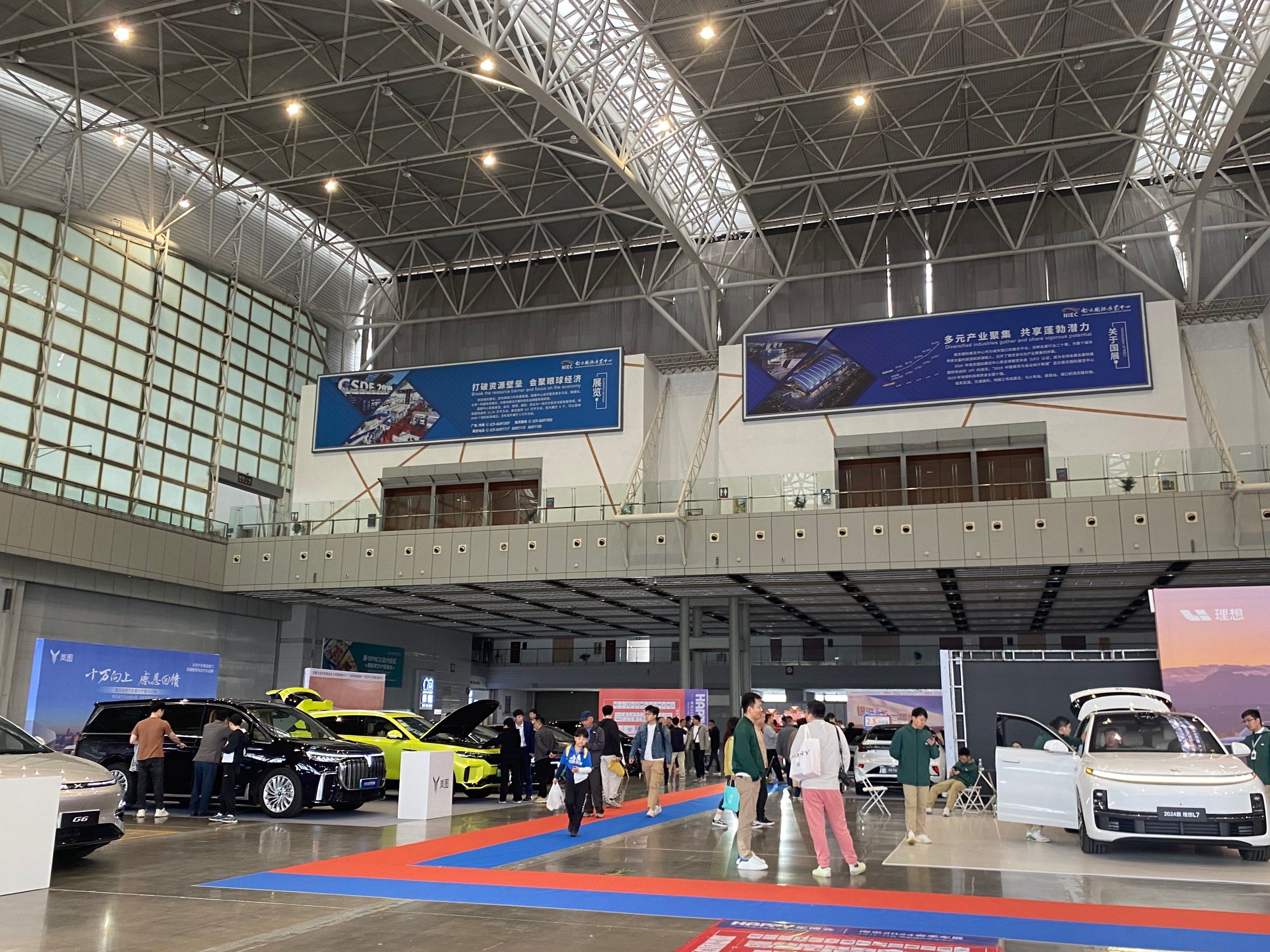 新装国展中心车展!