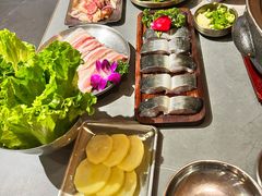 -围炉肉舍•炭烤活鳗•丹东海鲜烤肉(步行街店)