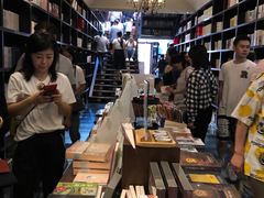 -钟书阁(松江泰晤士小镇店)