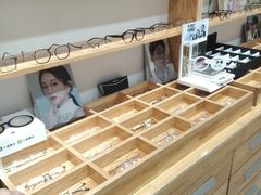 -豪门视光·星趣控·蔡司依视路眼镜代理商(中央大街店)
