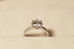 -威德钻石-克拉钻大本营(南京东路店)