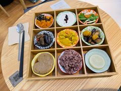 九宫格（盲盒）-轻蔬不用等·素食(江苏路店)