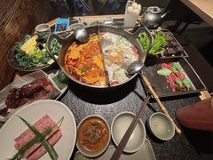 -三出山火锅(南京万象天地店)