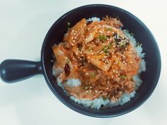 威克特招牌辣白菜肥牛饭-威克特披萨汉堡
