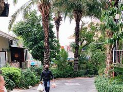 -亚龙湾亚泰商业街