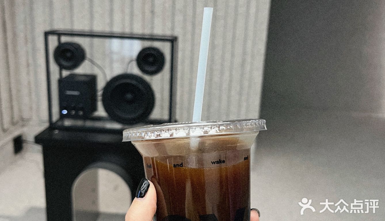 黑白色系很酷的咖啡店☕️｜今天喝冰美式🧊