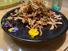 干煸茶树菇-山楂树融合菜餐厅
