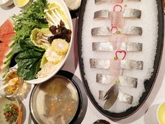 -泓炙颐凤鲜海鲜火锅料理(桐乡店)