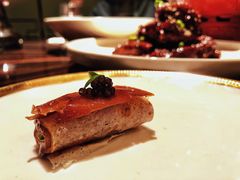 手剪鲟鱼籽酱化皮猪-运·中餐厅(成都华尔道夫酒店)