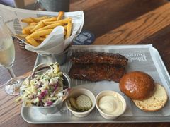 -Ribs & Burgers The Rocks