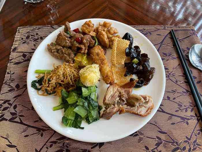 梅苑宾馆自助餐厅-"双十一某宝上买的双人自助餐,各种优惠后1.