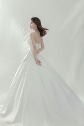 -挪娅婚纱摄影皇家会所