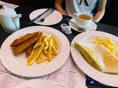 -荷里活餐厅