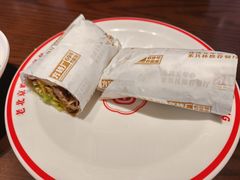 老北京烤鸭卷-方砖厂69号炸酱面·烤鸭(前门鲜鱼口店)