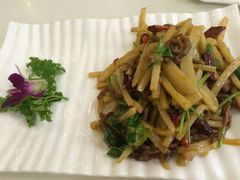 酸笋炒牛肉-蜜桃餐厅(朝阳大悦城店)