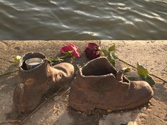 -多瑙河畔鞋履雕塑