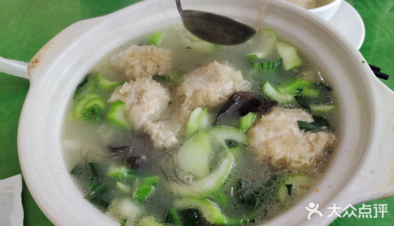 逛个皮革城，随便吃点垫垫肚子，菜品的相貌真心不好