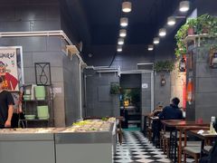 -愉肴麻辣香锅(中山路店)