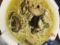 大煮干丝-南京金牛湖巨碗鱼头