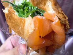 烟熏三文鱼牛角-PAPER STONE BAKERY(天环店)